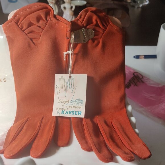 Stetson Gloves for Ladies, Pink or Sadle Tan. Over the wrist and hand stitched. - Picture 9 of 10